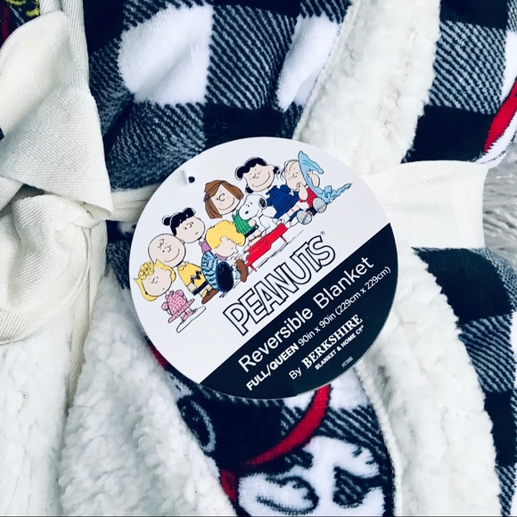 Berkshire Snoopy Plaid Christmas Sherpa Blanket - Picture 14 of 15